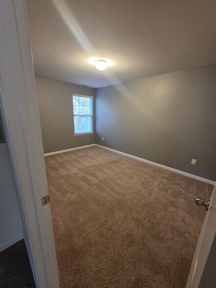 Building Photo - 536 Botanical Ct