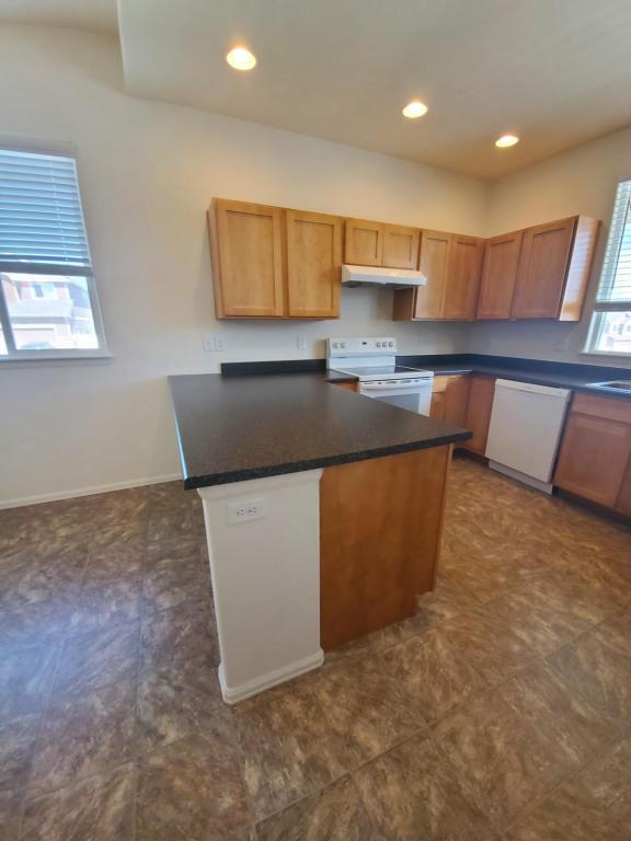 Building Photo - 1040 Mount Oxford Ave