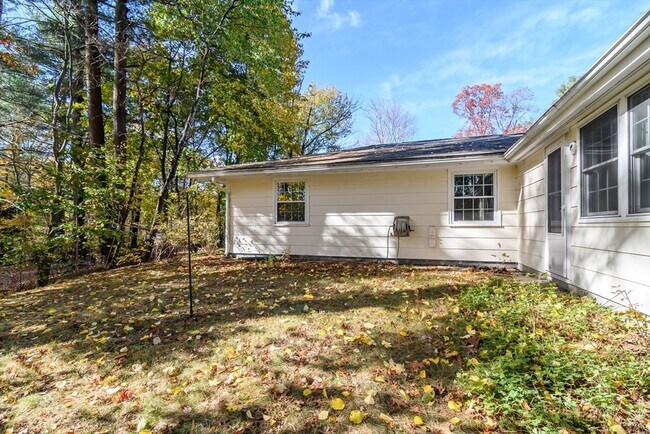 Building Photo - 3 Hickory Ln