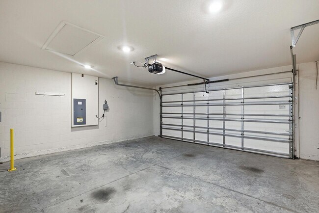 Building Photo - 13196 Golden Lime Ave