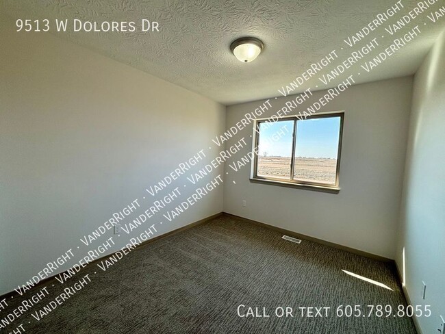 Building Photo - 9513 W Dolores Dr