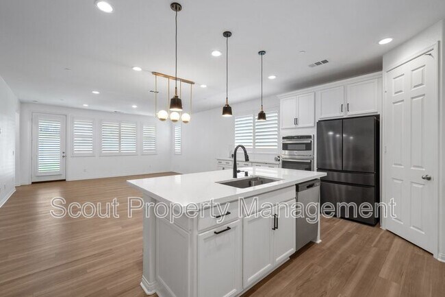 Building Photo - 39598 Lupine Dr