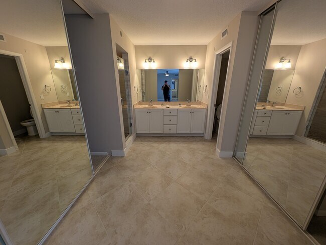 Building Photo - 1908 19th Ln