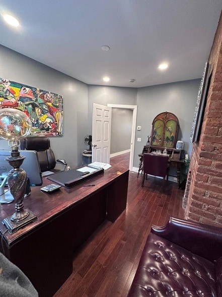 Building Photo - 387 Van Brunt St