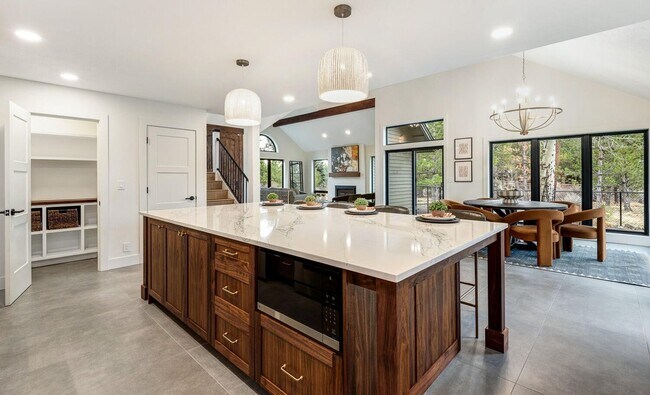 Building Photo - Beautiful Remodeled Home on Acreage!