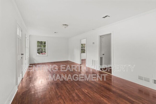 Building Photo - 2537 3rd St NE