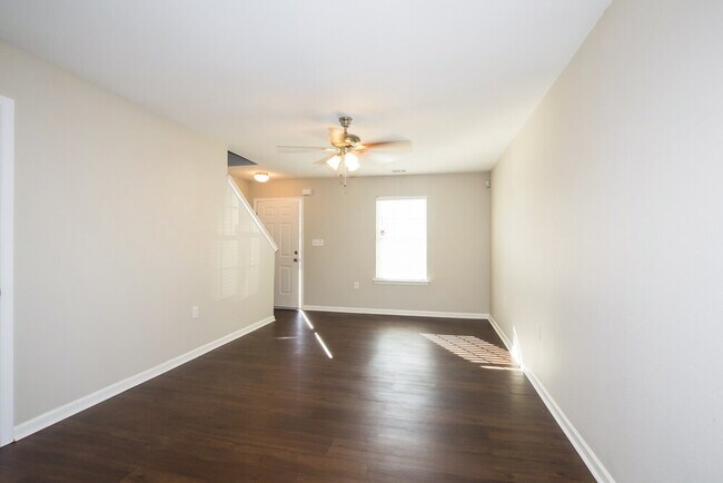 Building Photo - 1742 Eastway Dr