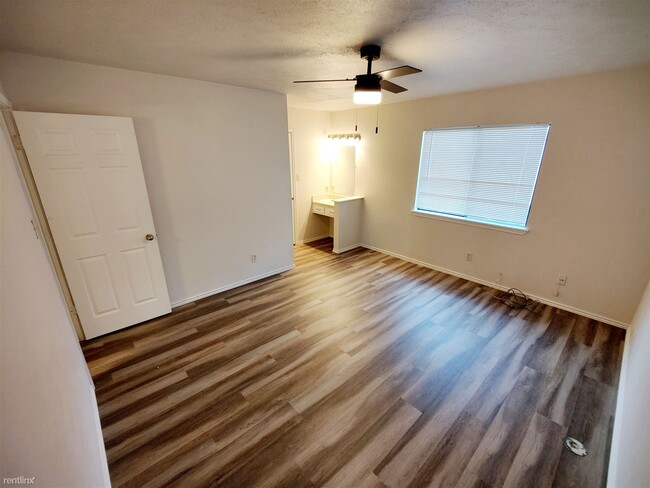 Building Photo - 2 br, 1 bath Duplex - 624 West Warrior Trail