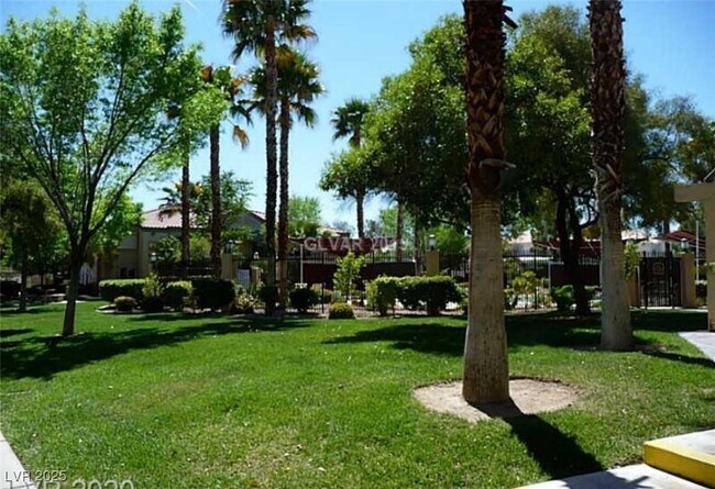 Building Photo - 7885 W Flamingo Rd