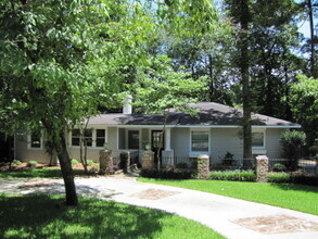 Building Photo - Forest Hills