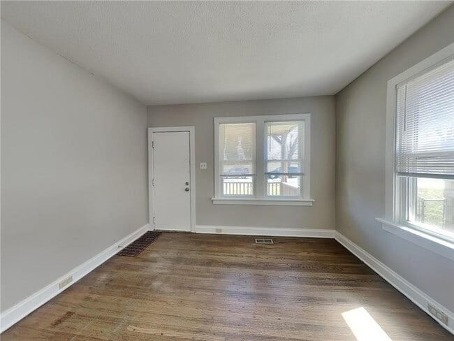 Building Photo - 3820 Jackson St NE