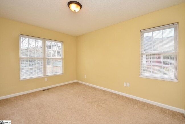 Building Photo - 421 Viola St