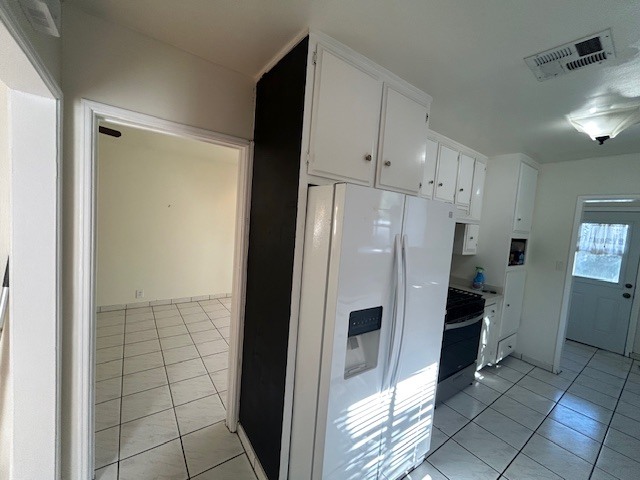Kitchen view of room - 11235 Lynrose St