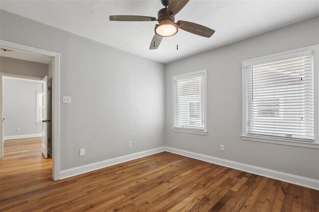 Building Photo - 409 Genard St