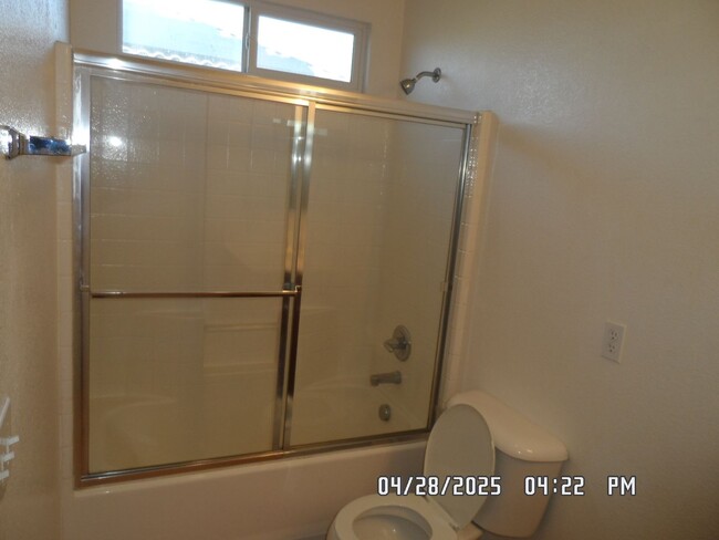 Building Photo - 3 Bedrooms, 2 1/2 Bathrooms, 2 Story, Loft...