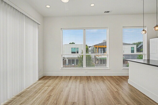 Building Photo - Be the first to live in Unit 205 at 2217 Fitzhugh—a brand-new 2026 construction offering 597 sq f...
