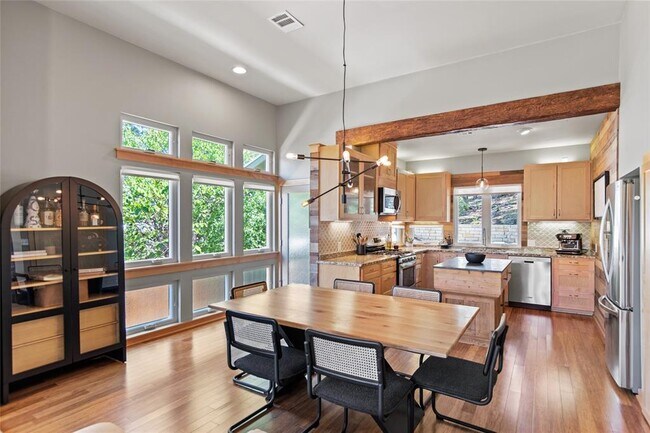 Building Photo - 14514 Hunters Pass