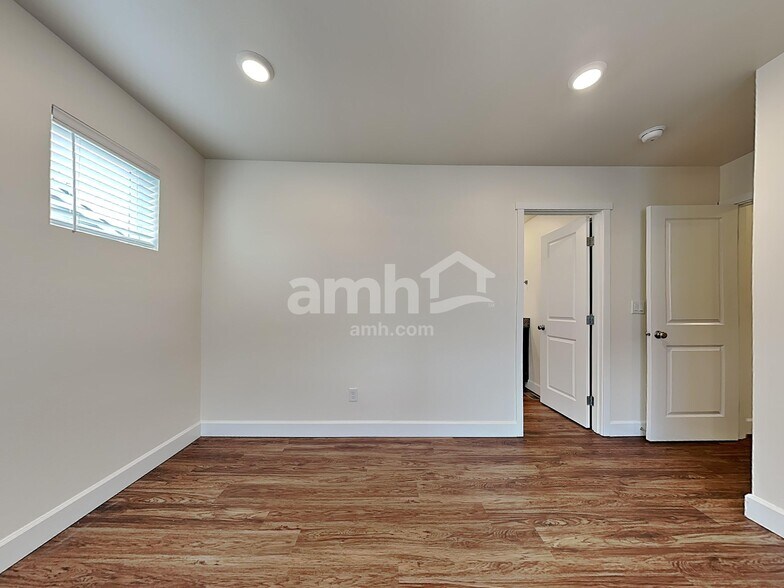 Building Photo - 19211 15th Ave Ct E