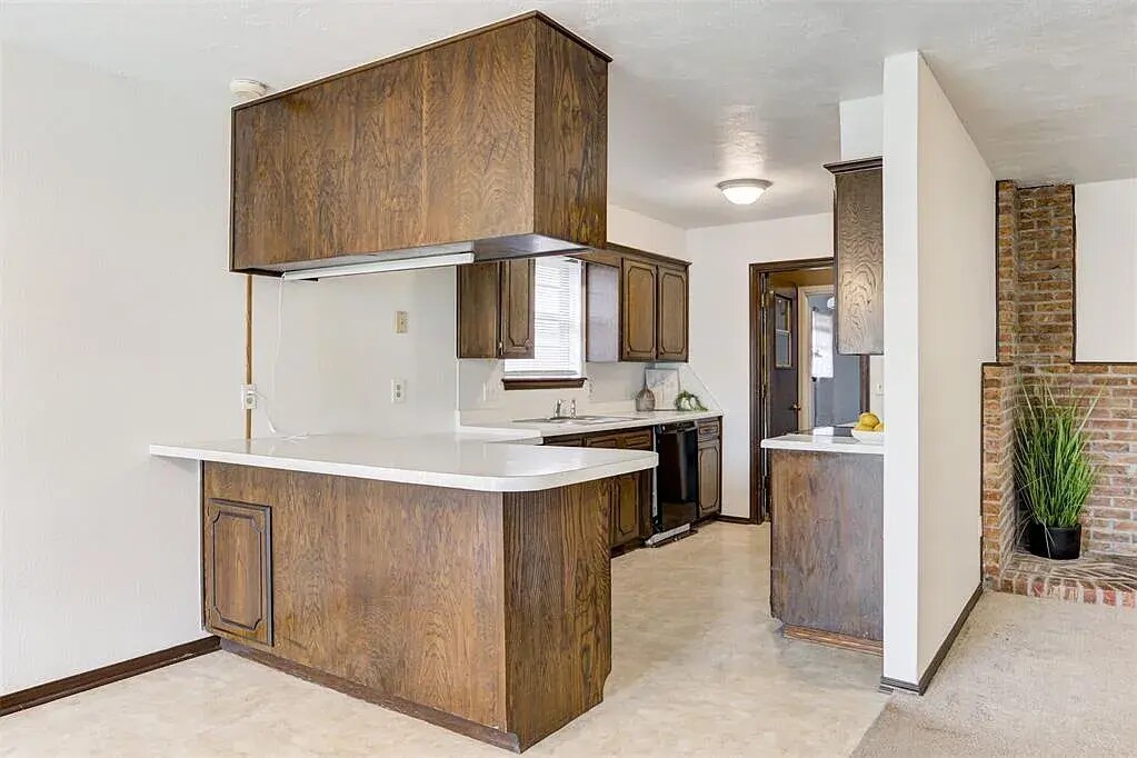 Building Photo - 216 Klondike Dr