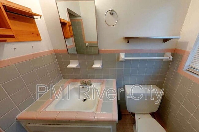 Building Photo - 7473 Greenway Dr