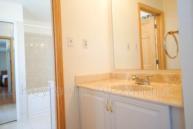 Building Photo - 7123 Red Horse Tavern Ln