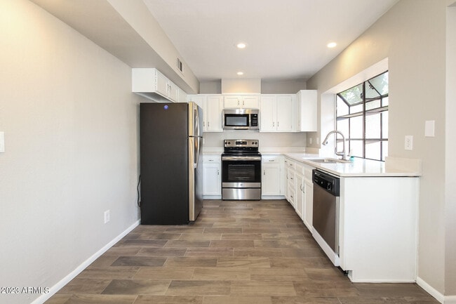 Building Photo - 5322 W Riviera Dr