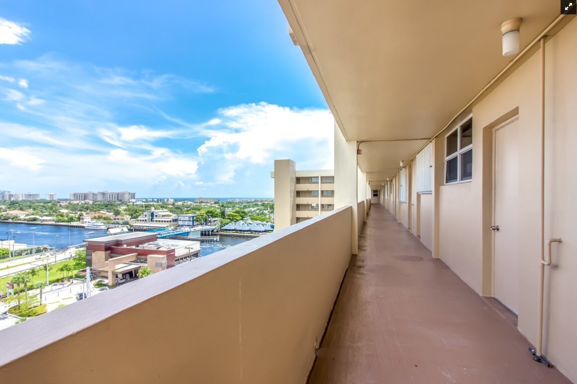 Building Photo - 3100 NE 49th St