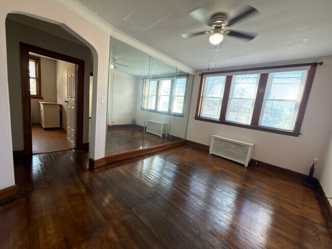 Building Photo - 2946 N Laramie Ave