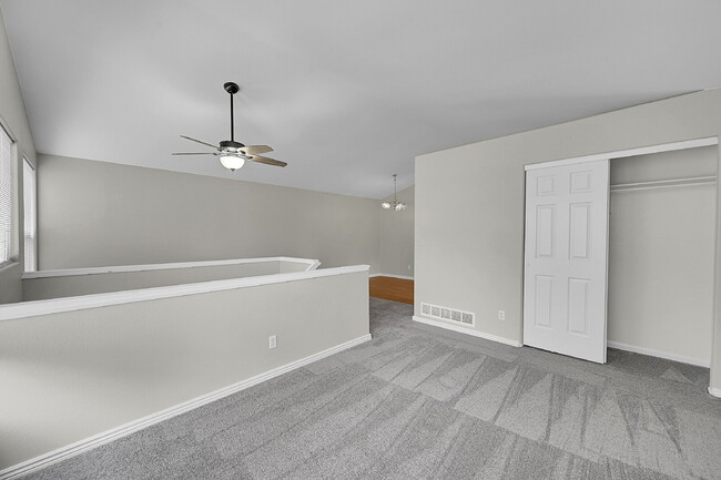 Building Photo - $2,490.95, 4 bed, 2.5 bath, located in Englewood