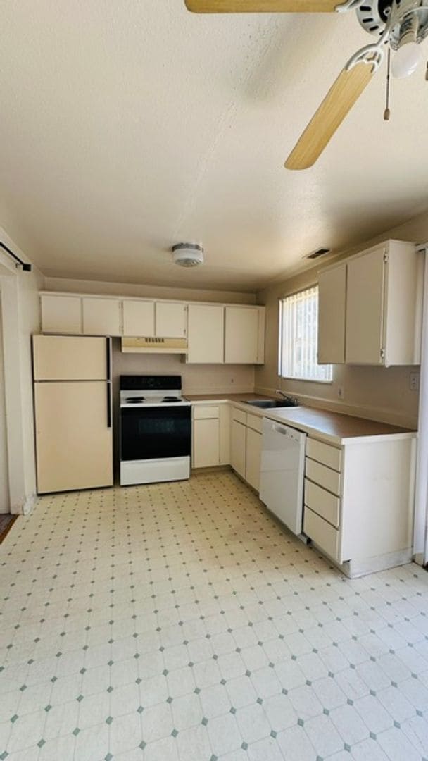 Building Photo - 112 Skyline Dr