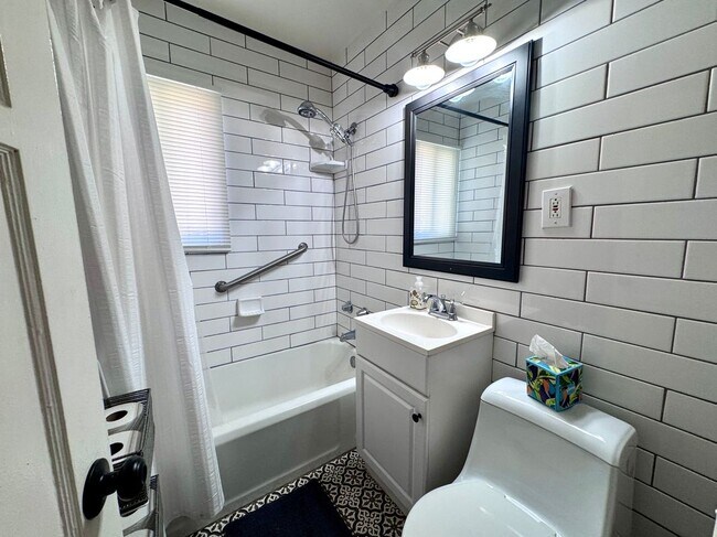 Building Photo - 2177 W 27th St