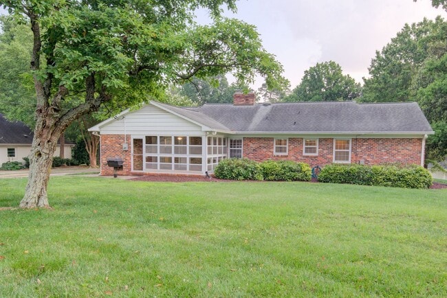 Building Photo - COMING SOON! 3 Beds| 2 Baths Updated Ranch...
