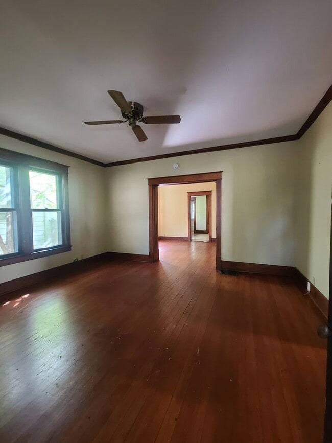 Building Photo - 401 1/2 W Vine St.