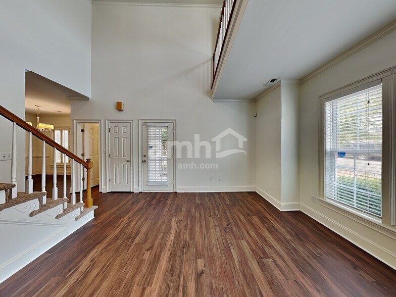 Building Photo - 6111 Creft Cir