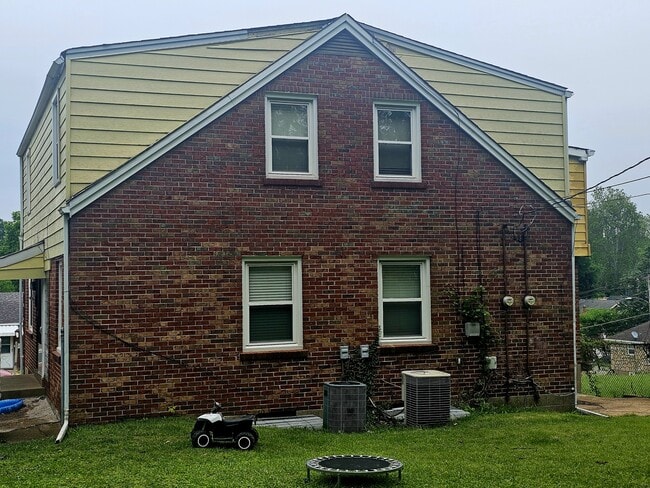 Building Photo - 7004 Glenmore Ave