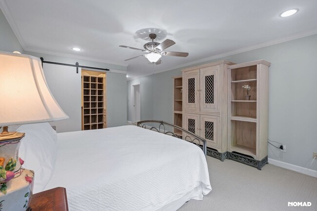 Building Photo - Stunning 4BR Townhome in Paces West Community