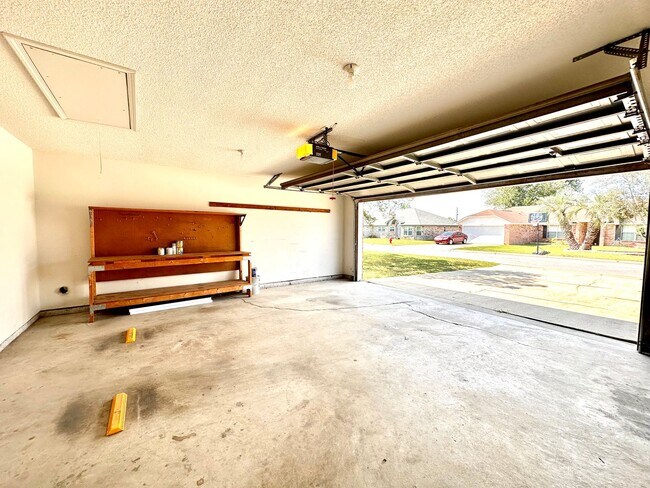 Building Photo - 3br/2ba minutes to NAS back gate