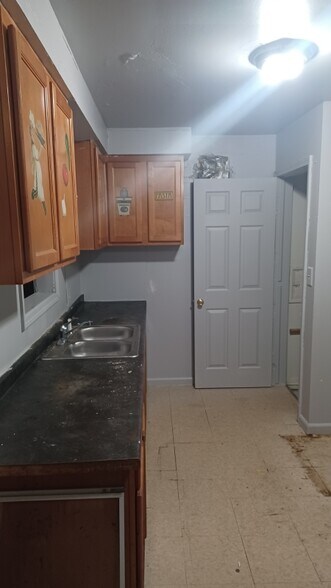 Building Photo - 1709 Shamrock Ln