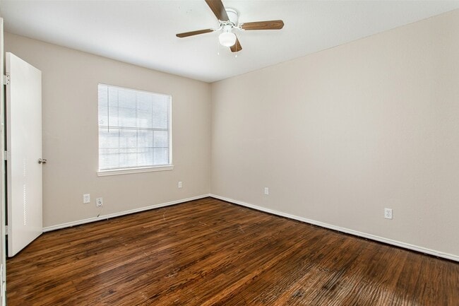 Building Photo - 10818 Sharondale Ln