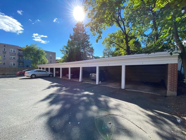 Building Photo - Concord Condo - Heat and Hot Water Included!