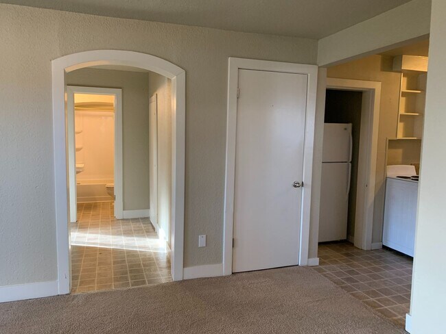 Building Photo - 100 Renton Triplex