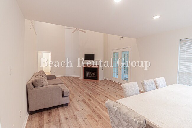 Building Photo - 3 Bedroom Gated Community in Surfside Beach