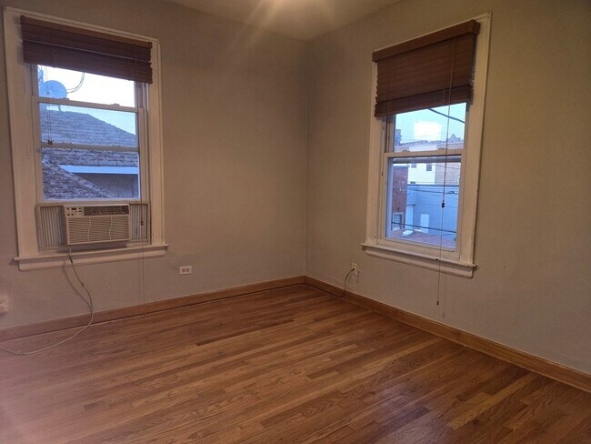 Building Photo - 3141 N Luna Ave