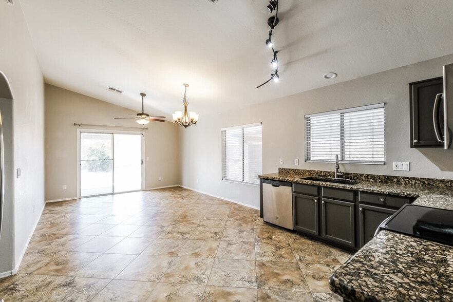 Building Photo - 31318 N Shale Dr
