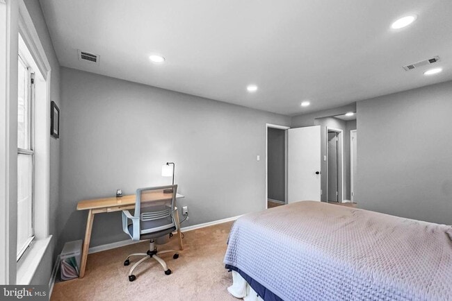 Building Photo - 308 Trinity Ct