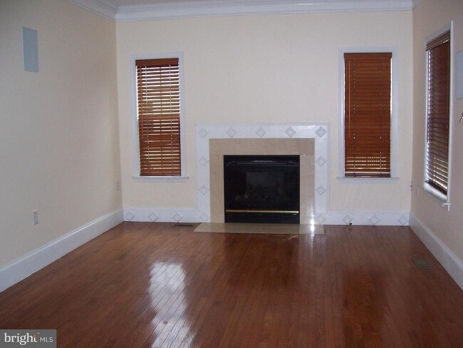 Building Photo - 11 Corvair Ln