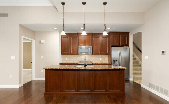 Building Photo - 1504 Residence Dr