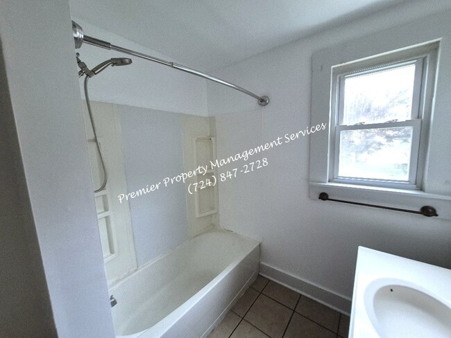 Building Photo - 1317 6th Ave
