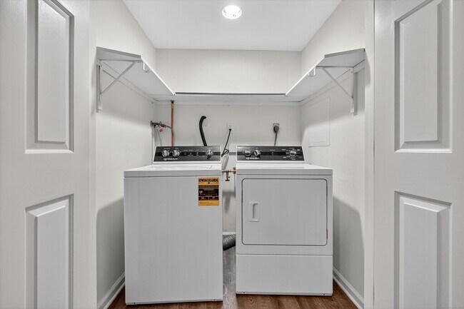 Building Photo - 55 Locust St