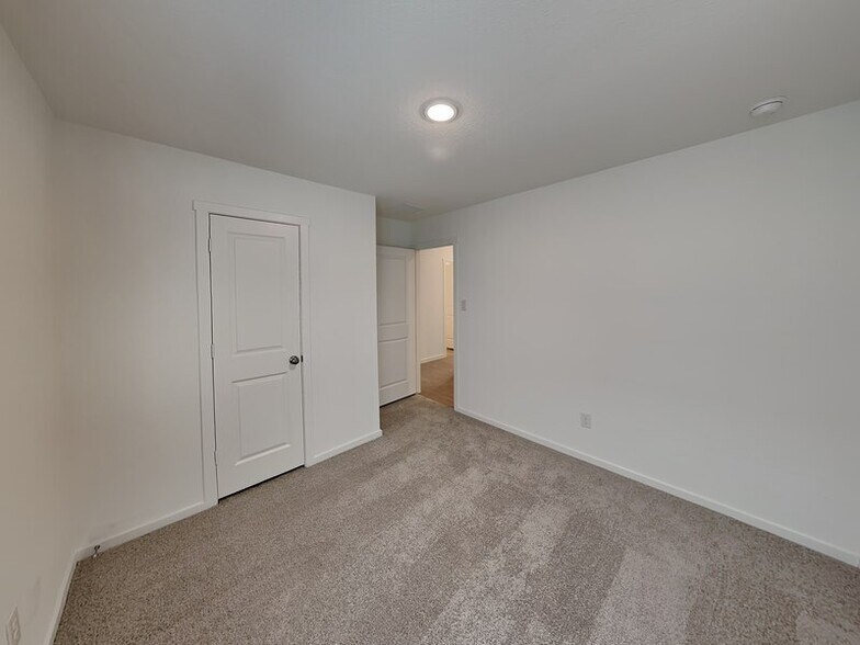 Building Photo - 236 Ottawa Wy